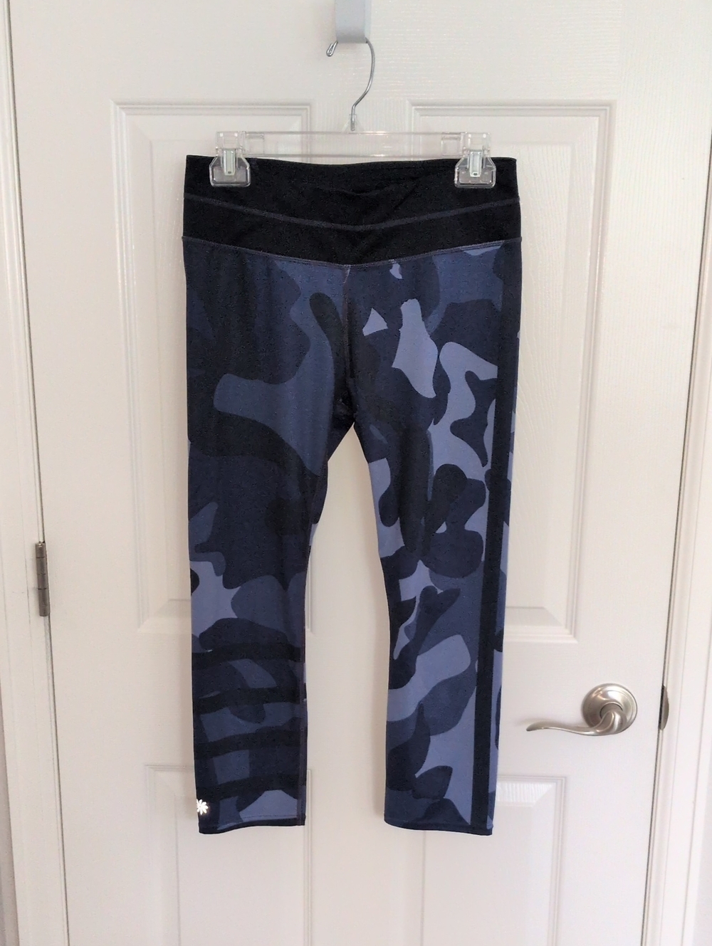 Athleta Blue Camo Sonar Capri Legging - M